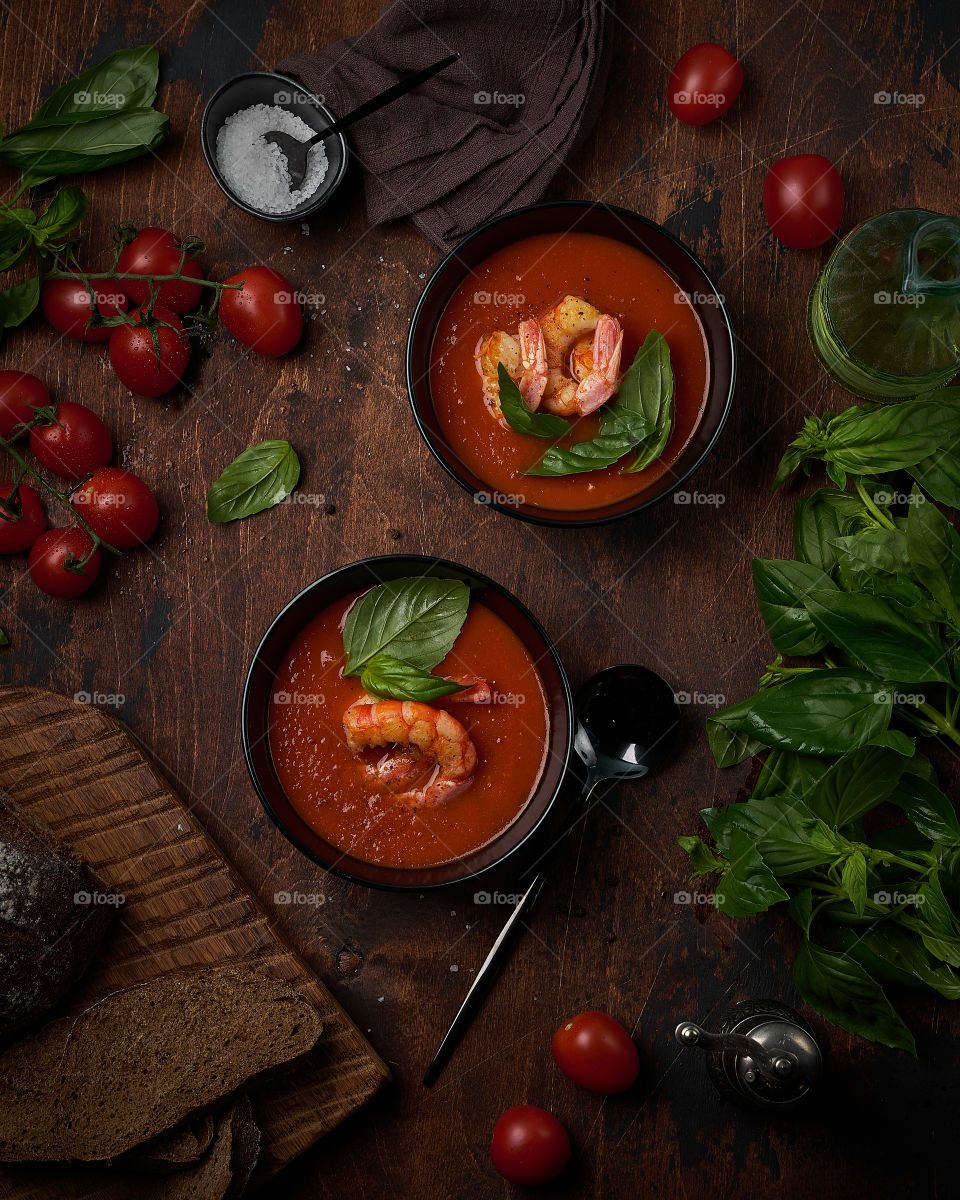 Tomato soup. Recipe. Ingredients for 2 servings:
1 can of tomatoes,
200 g of srimps, 
1 large garlic clove
100 ml of water or broth,
a big pinch of provence herbs, 
salt to taste.