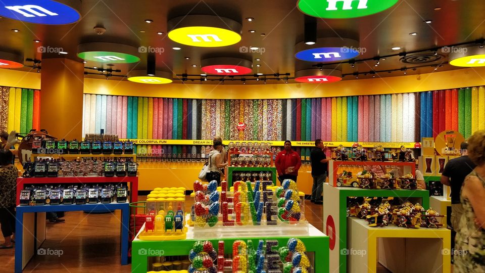 m&m shop
