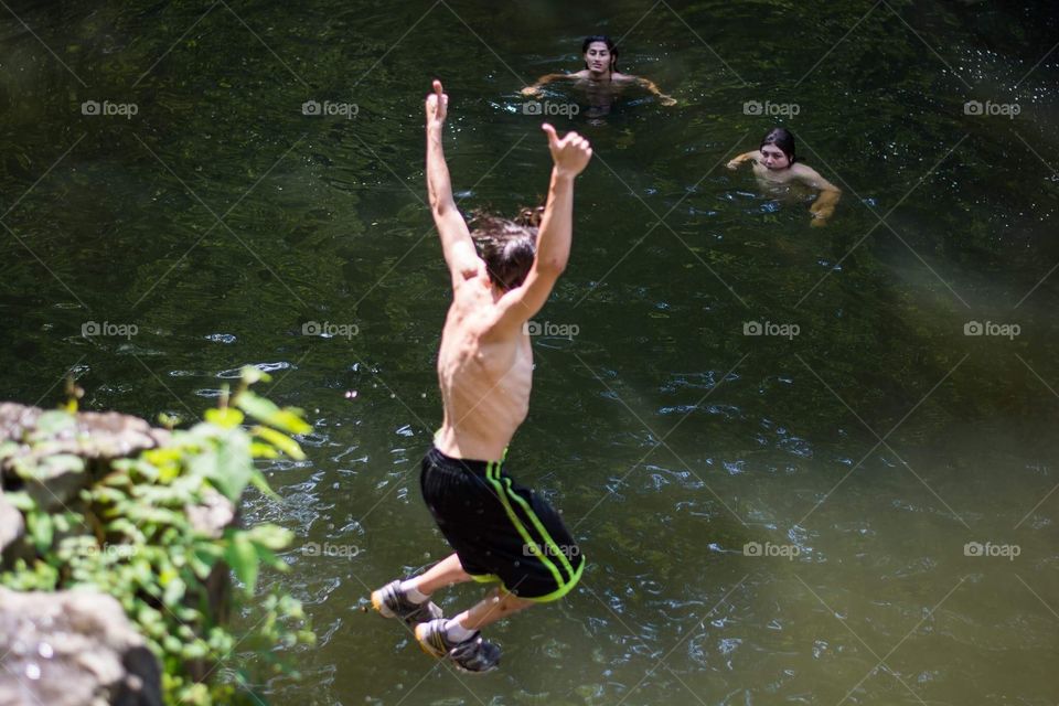 Cliff jumping 