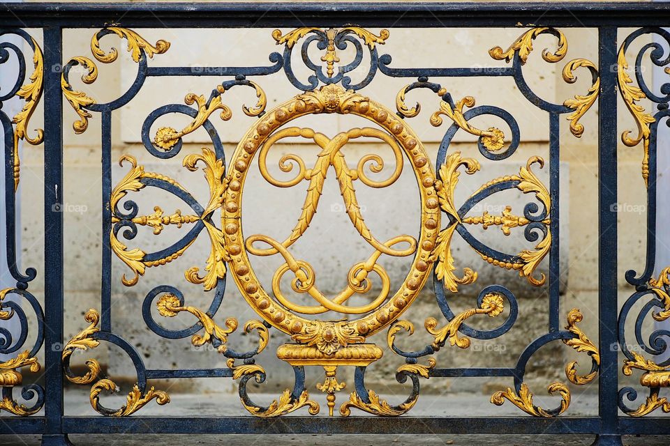 Louis 14 logo in Versailles