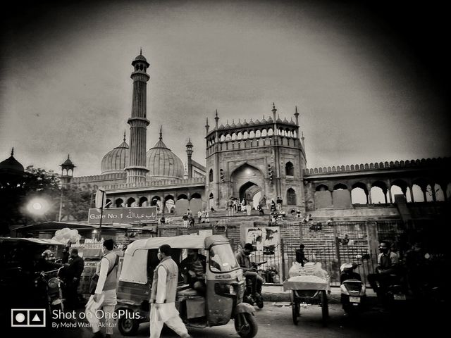 Jama masjid was built by the Mughal Emperor Shah Jahan between 1650 and 1656 at a cost of one million rupees, and was inaugurated by Imam Syed Abdul Ghafoor Shah Bukhari from Bukhara. The mosque was completed in 1656 AD.