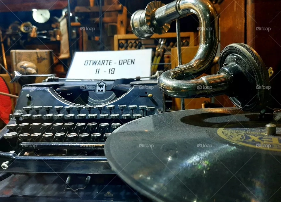 open 11 to 19