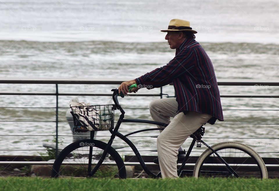 People and life on bicycle 