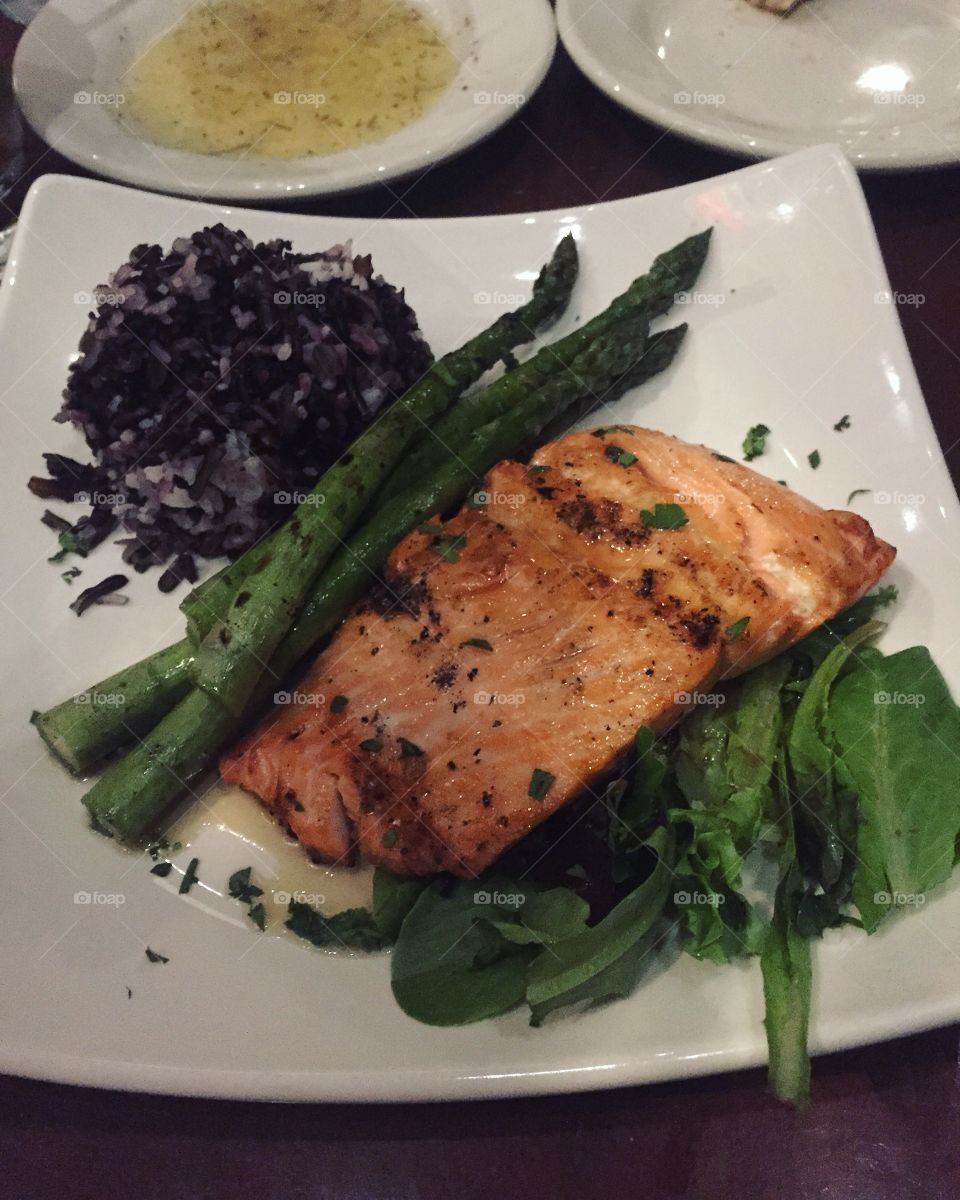Delicious Lemon Crusted Salmon with Asparagus and Rice