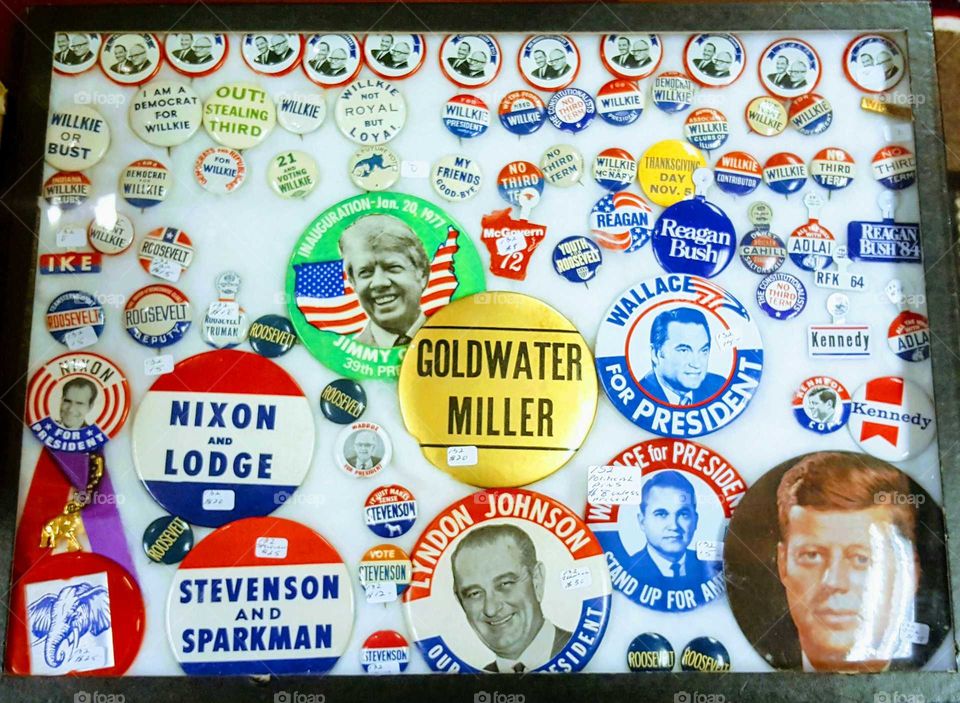 Political campaign buttons