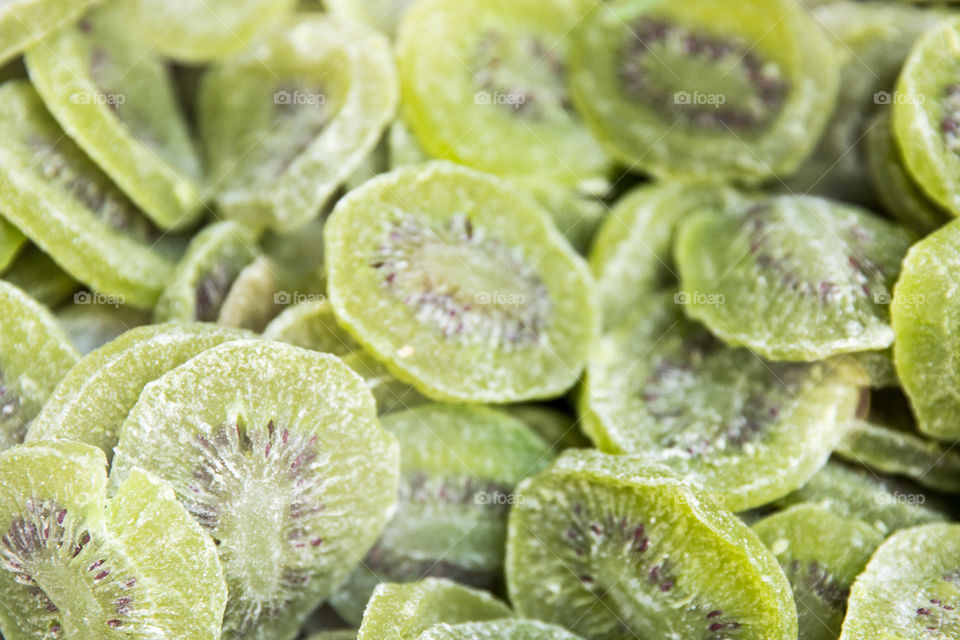 Dried sugared kiwi fruit slices