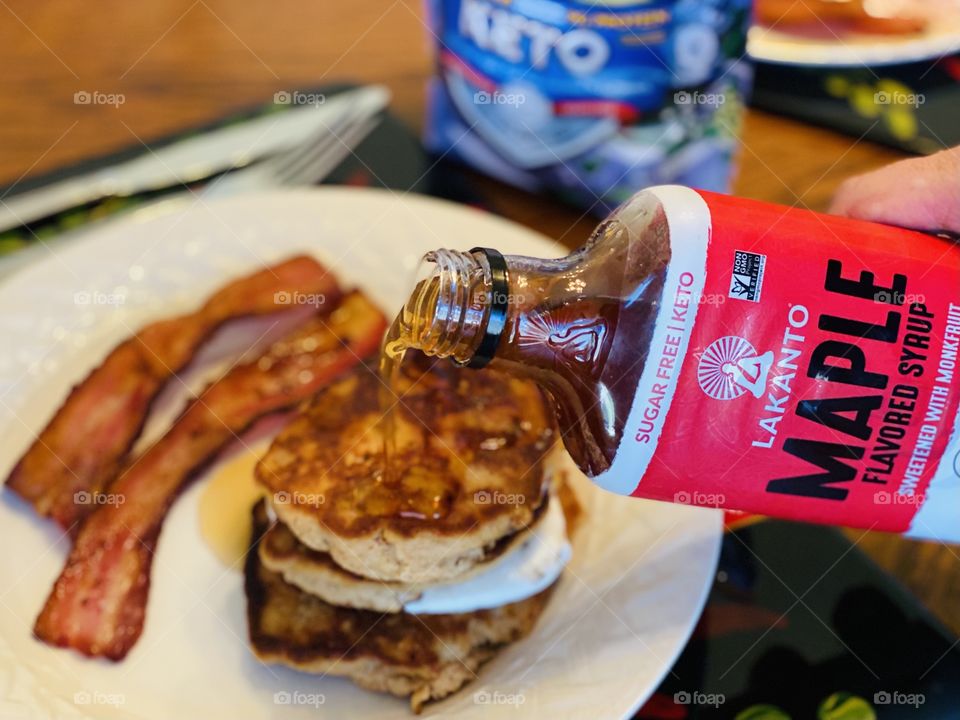 Alternative Maple Flavored syrup with ketogenic pancakes and bacon