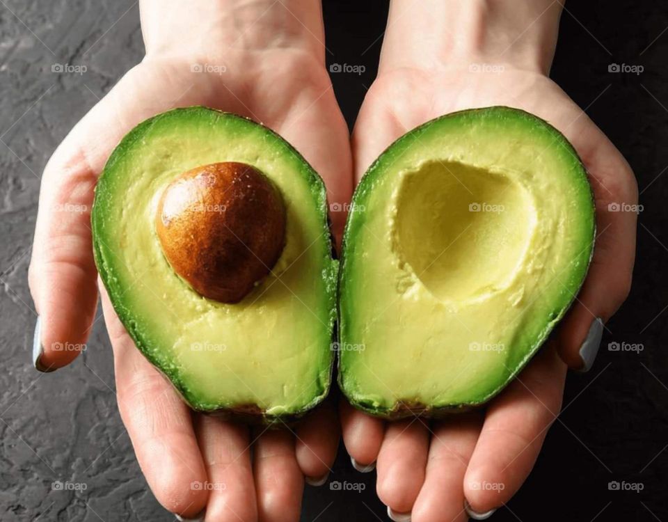 Aguacate Colombiano listo para comerlo con el Sancocho