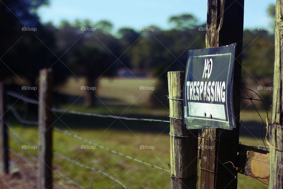 NO TRESPASSING