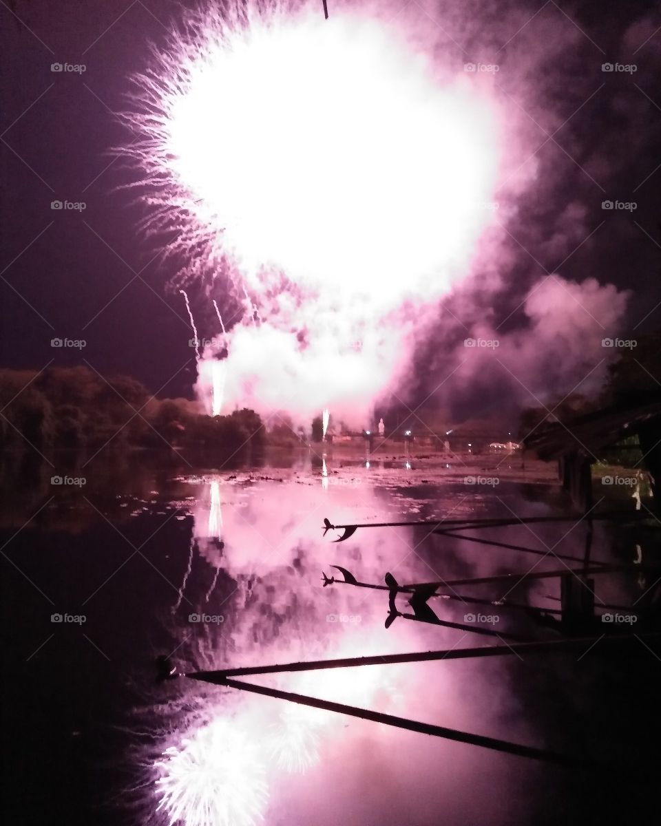 river fireworks for the new yr