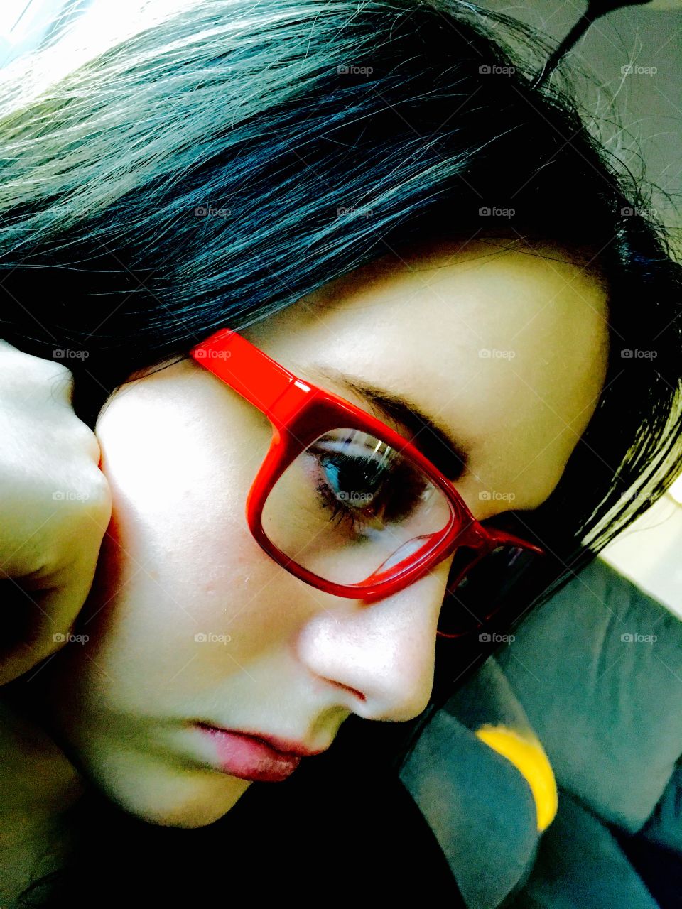 Girl whit the red eyeglasses 