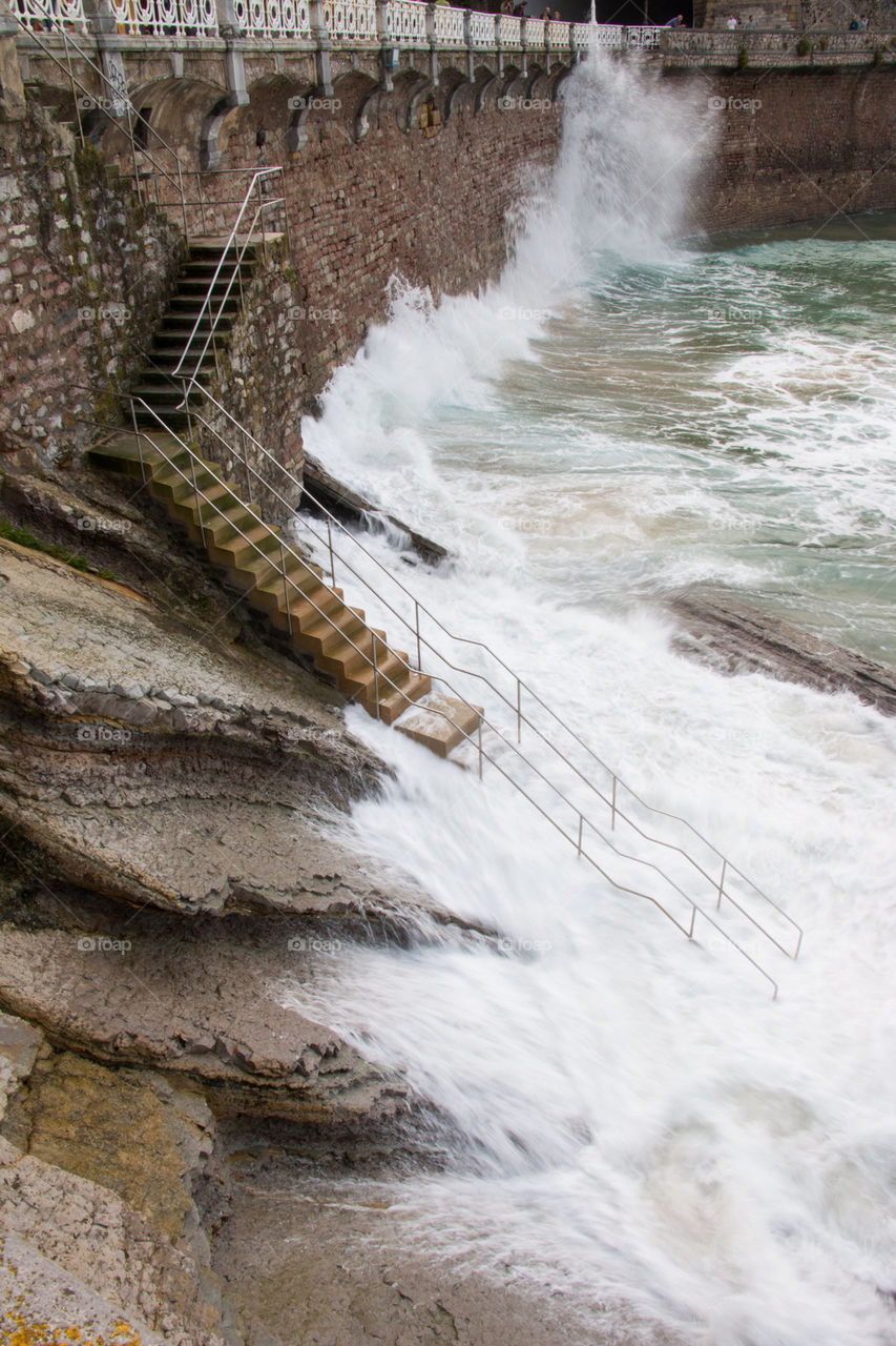 Wild waves 