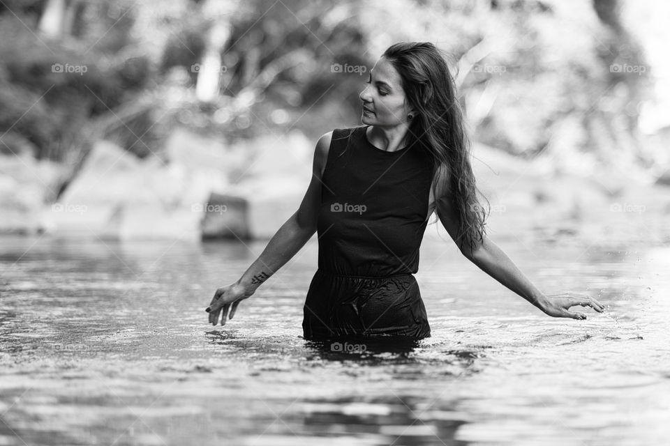 Girl in The lake 