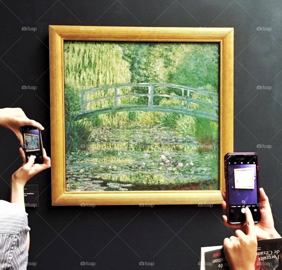 Taking pictures of a Monet