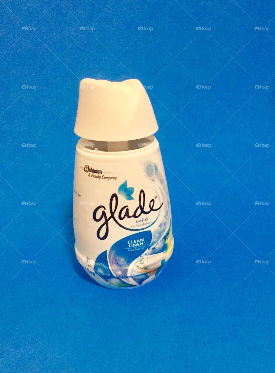 Sky blue is a calming color and with all the many refreshing scents from Glade you can have your whole house smelling clean!