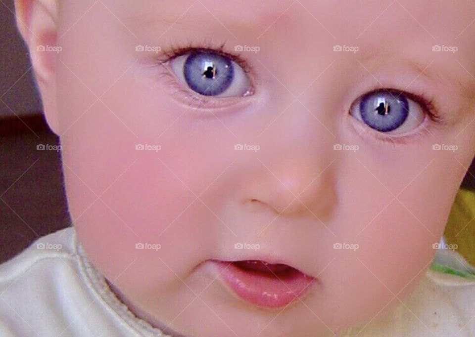 Beautiful baby’s eyes reflect image of her mom