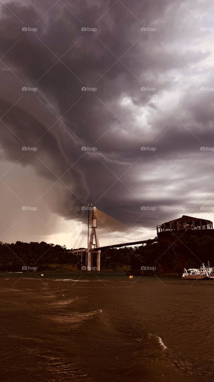 ray in the sky thunderstorm 