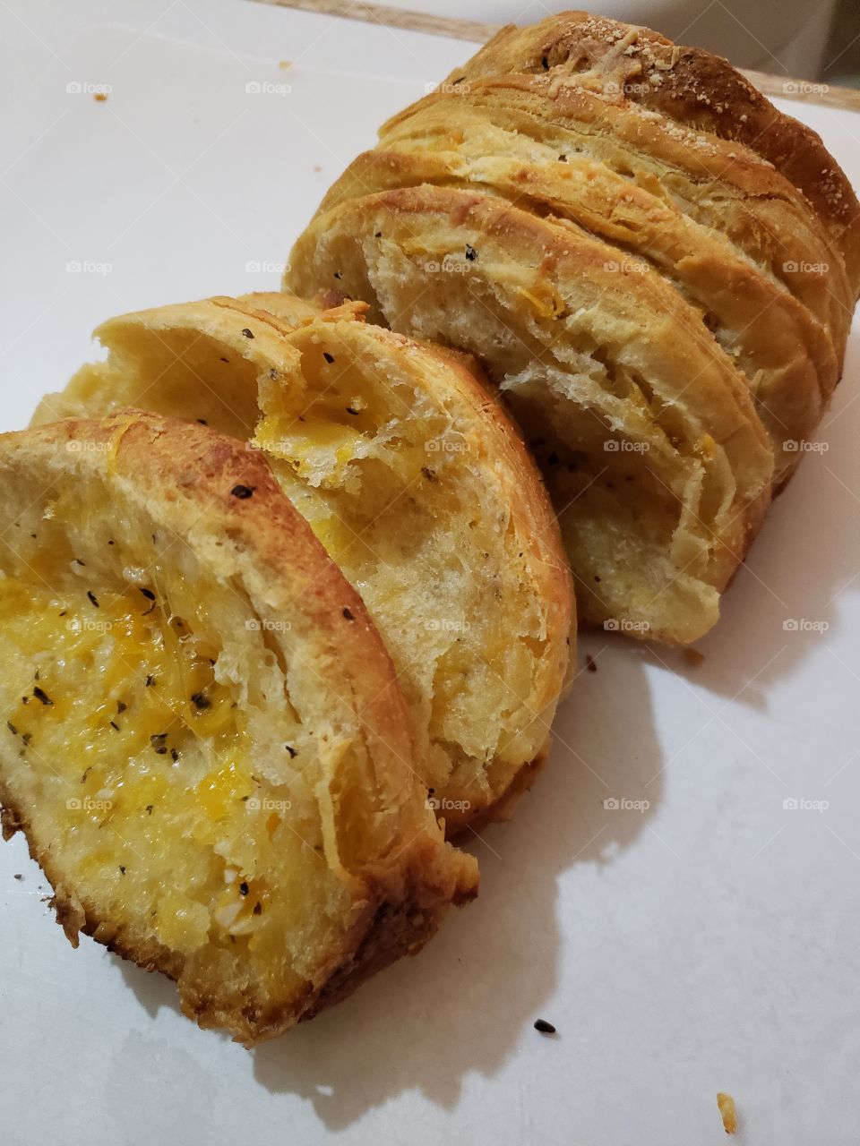 pull apart garlic and cheese bread