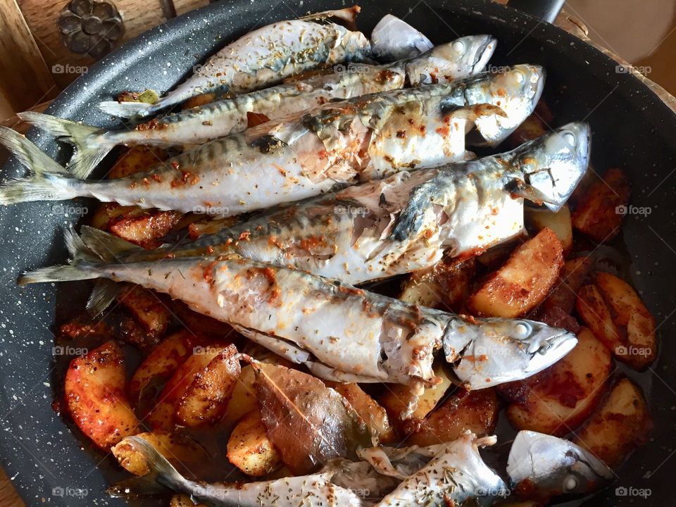 Delicious fish with potatoes 