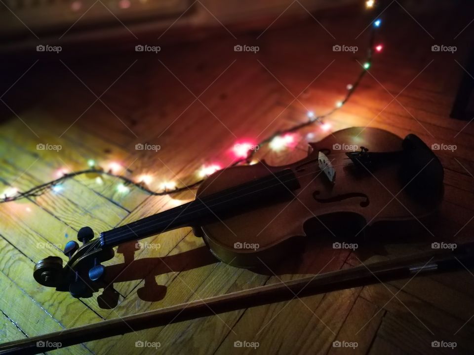violin with LED light. (LED ışığında keman )