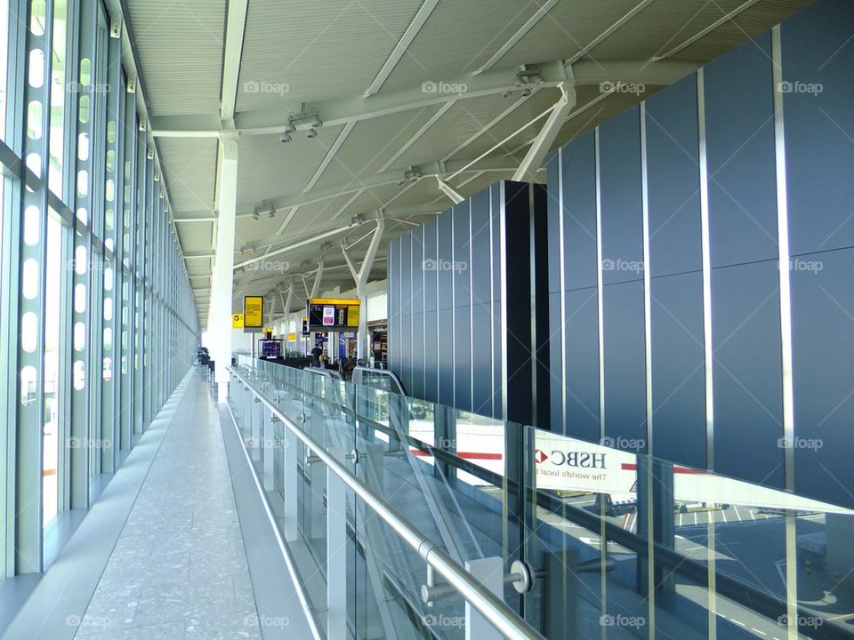 THE LONDON HEATHROW AIRPORT T5 