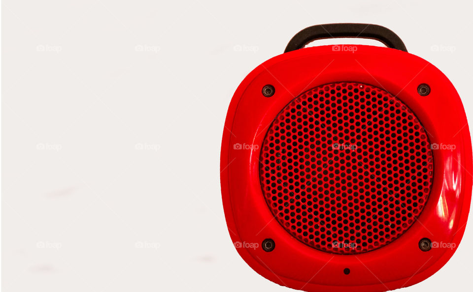 speaker in red and it's so much fun for listen to the music in any places