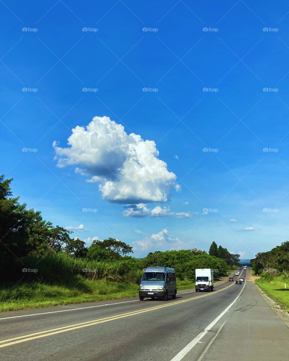 Em #Itatiba, tarde de #céu azul anil!
E o que faz essa #nuvem solitária? Só passeia?
📸
#FOTOGRAFIAéNOSSOhobby
#sky #céu #natureza #horizonte #fotografia #paisagem #landscapes #inspiração #mobgrafia #XôStress #nuvens #clouds
