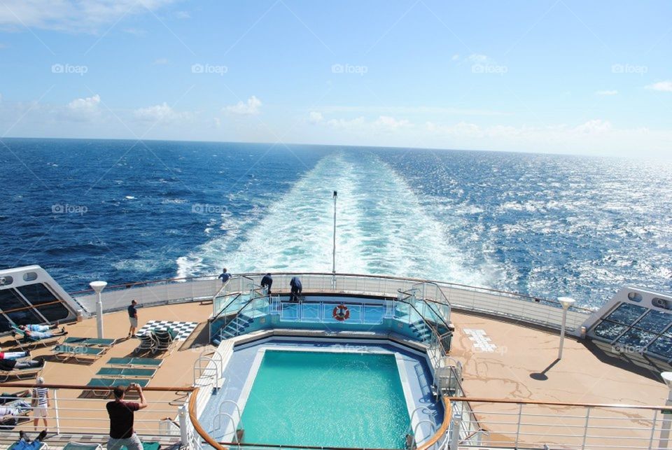 View of the sea from the queen Mary 2