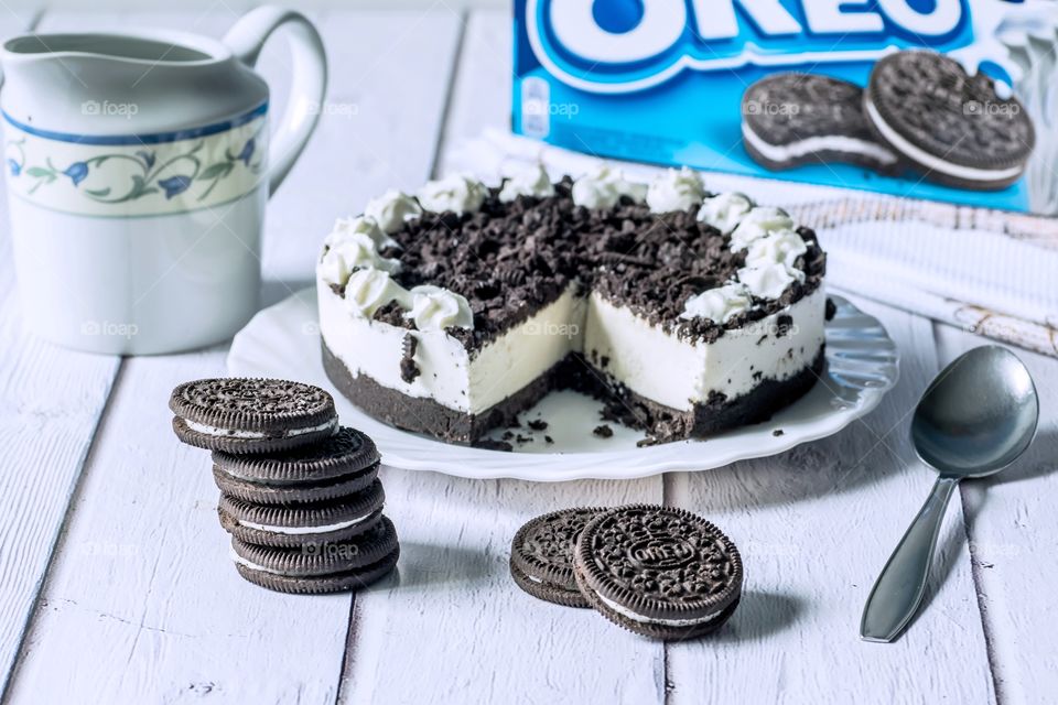 Homemade Oreo cheesecake and Oreo cookies