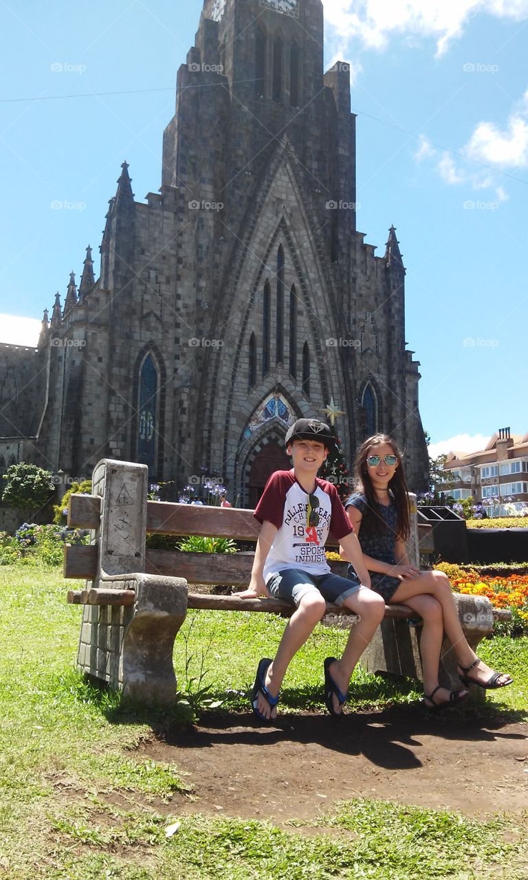 Primos na Catedral de pedra