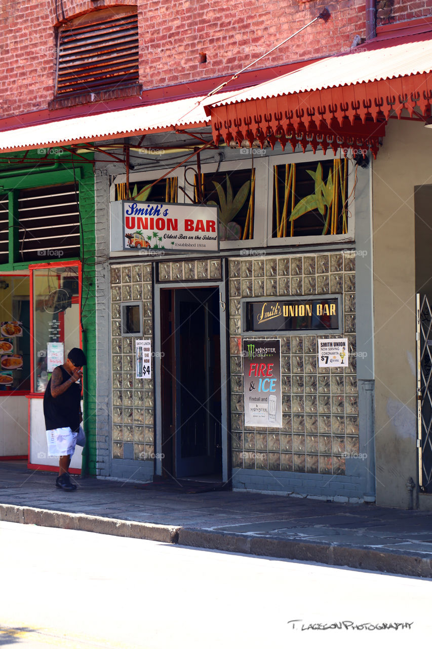 The oldest bar on the island of Oahu