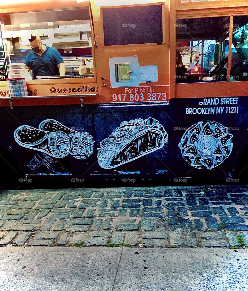 Mexican take-out food is always an attraction, especially in the summertime. You can get tacos and other specialties of the Mexican cousine here at this taco stand near Vernon Jackson Avenue in Long Island City, Queens, NY. Photo from 2020.