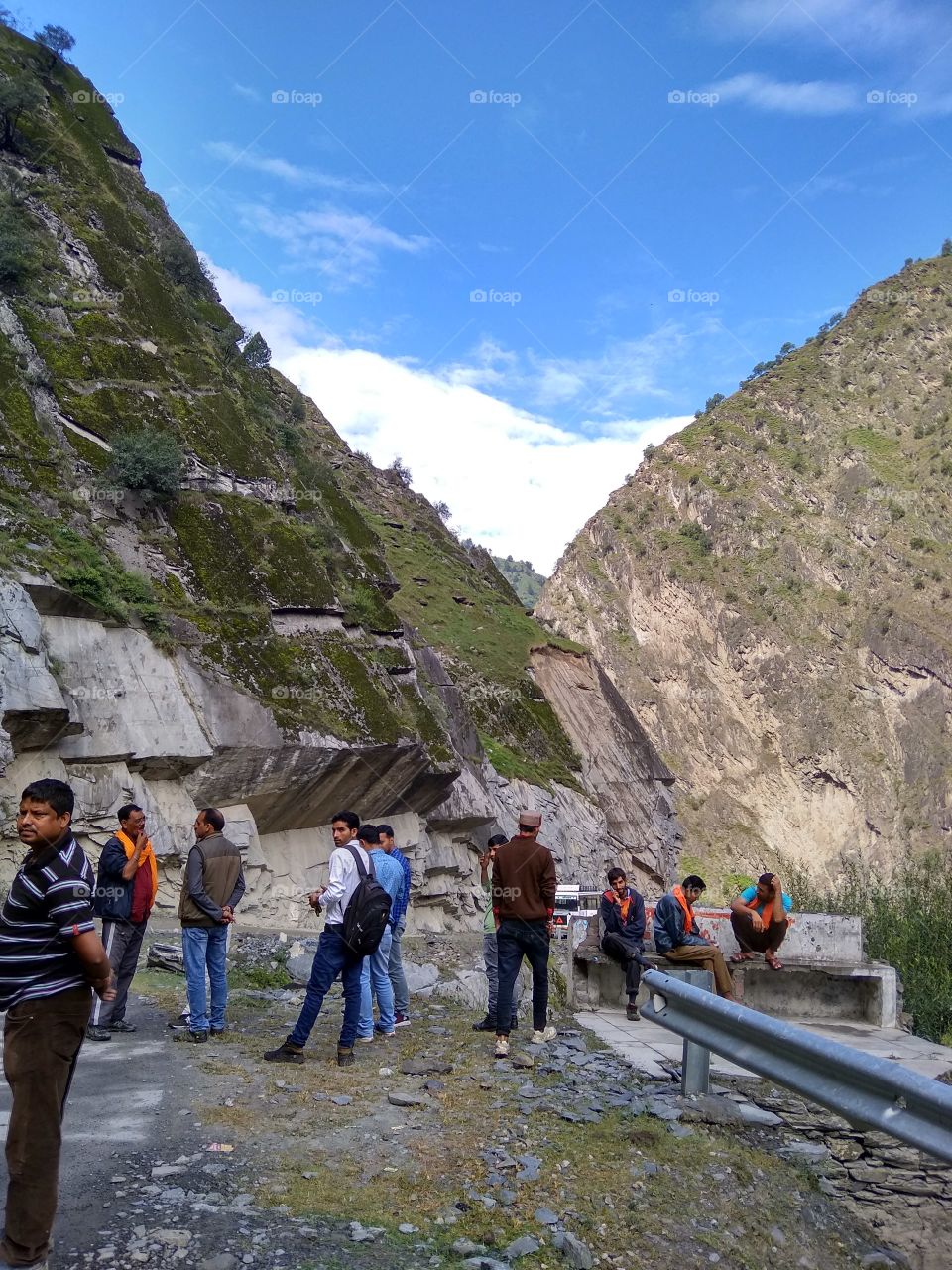 the people waiting the bus