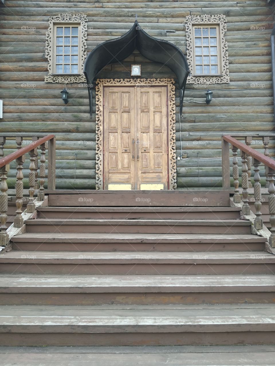 The house from logs.