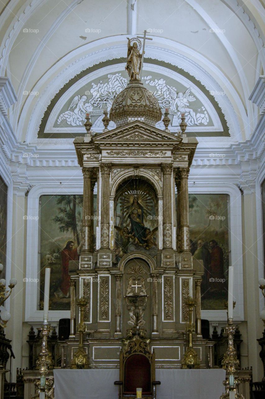 Santa María.
Lo imponente de la religión, lo interesante e histórico.