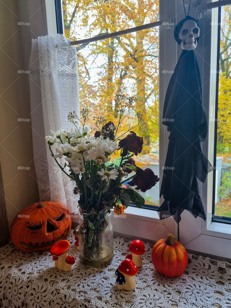 I decided to have dried flowers for my Halloween decorations this year it gives it a extra layer of spooky and mystery. The haunted feeling if you'd like. I love this picture because you can also see autumn on the window. It has layers do it.
