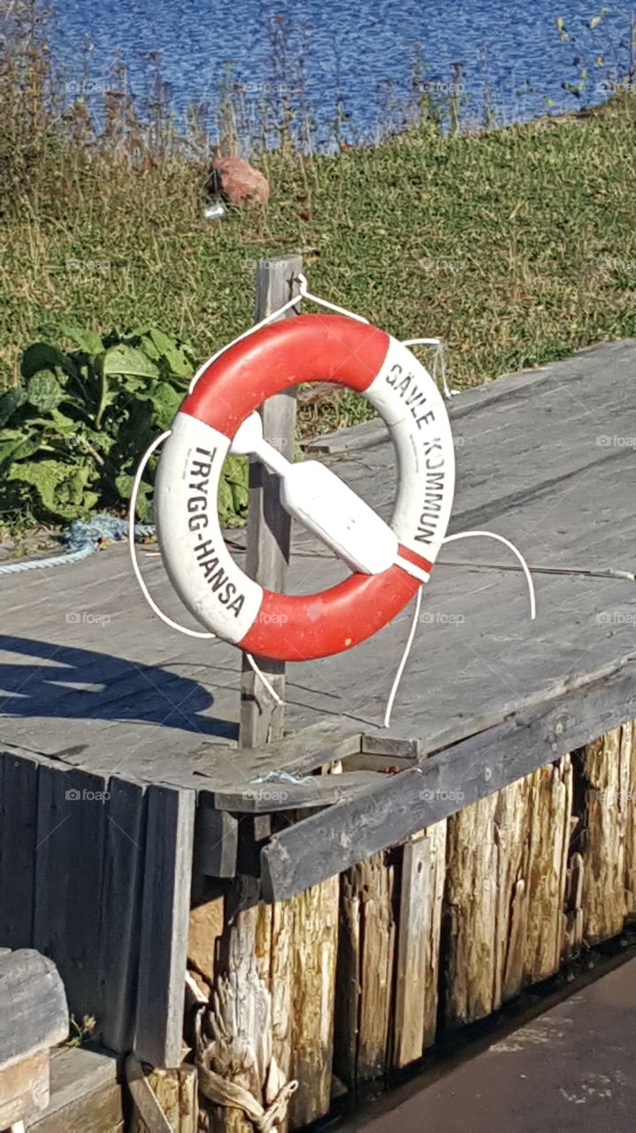Life saving buoy
