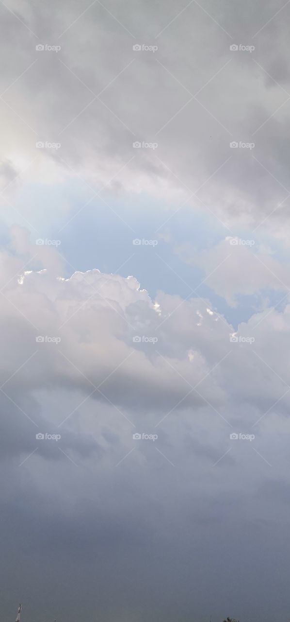 Clouds are like lightning in the sky