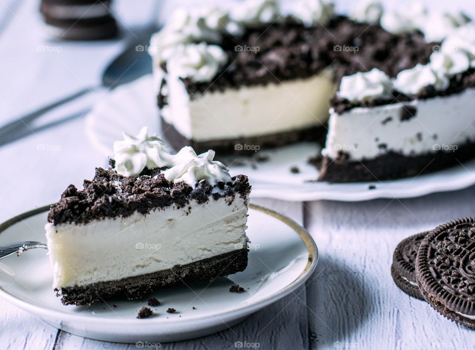 Closeup photo of Oreo cheesecake and biscuits