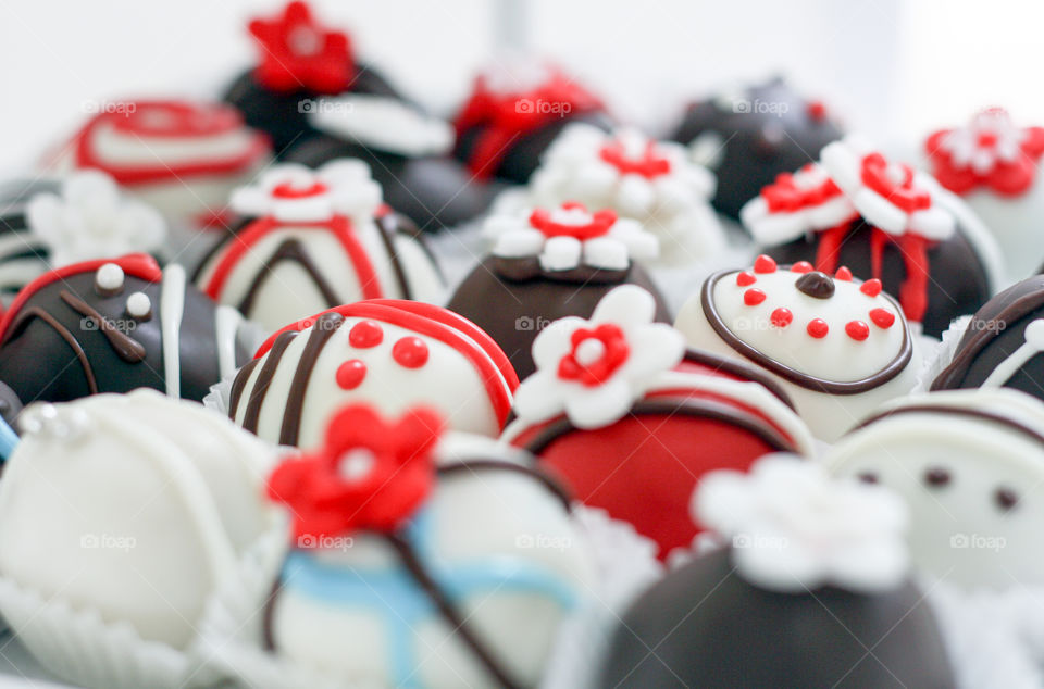 Cake pop desserts in red and blue