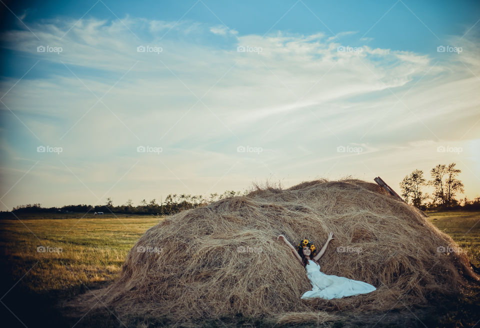 the provincial bride lies on the hay in the field