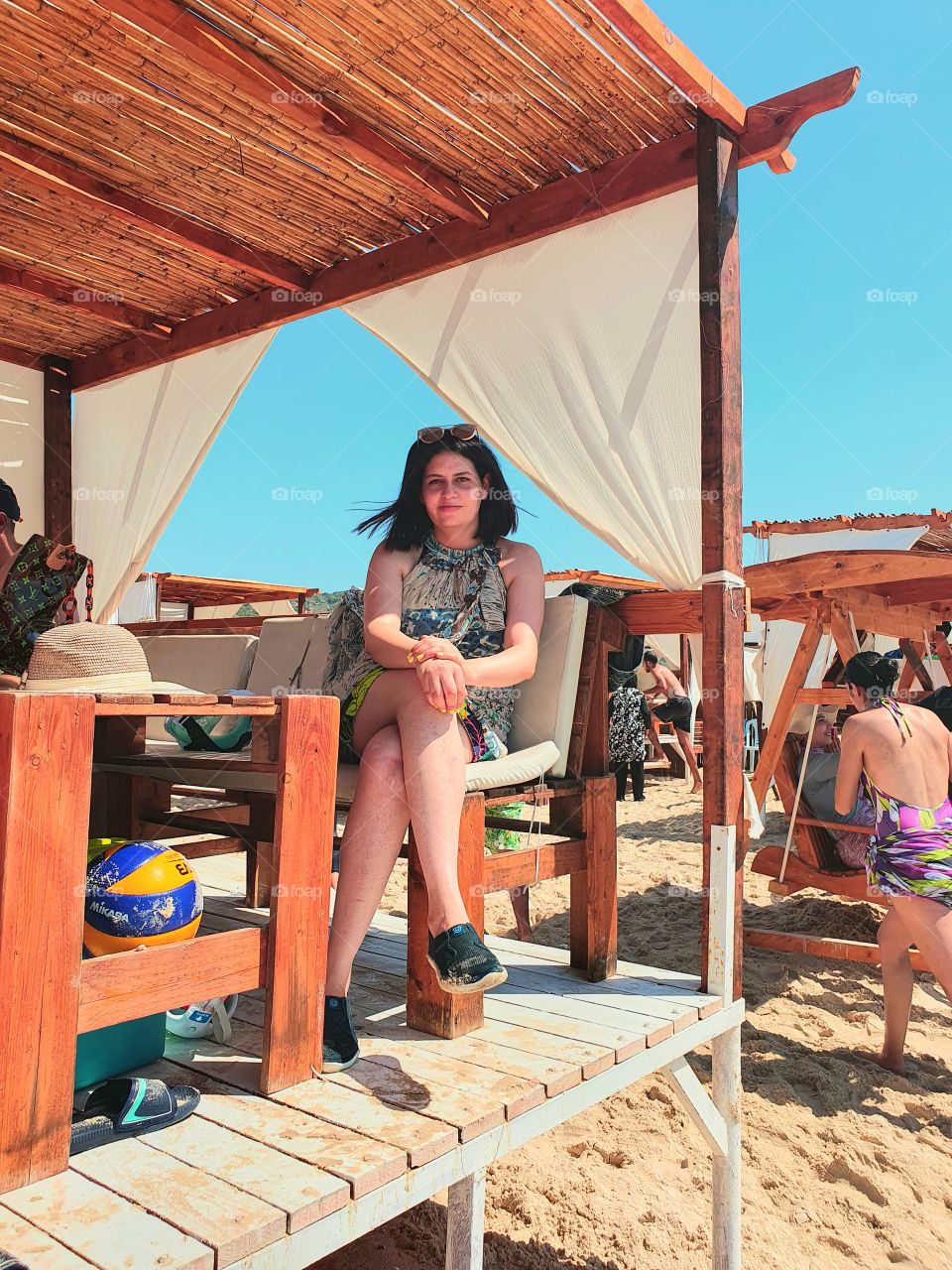 relaxation dans une cabane sur le plage