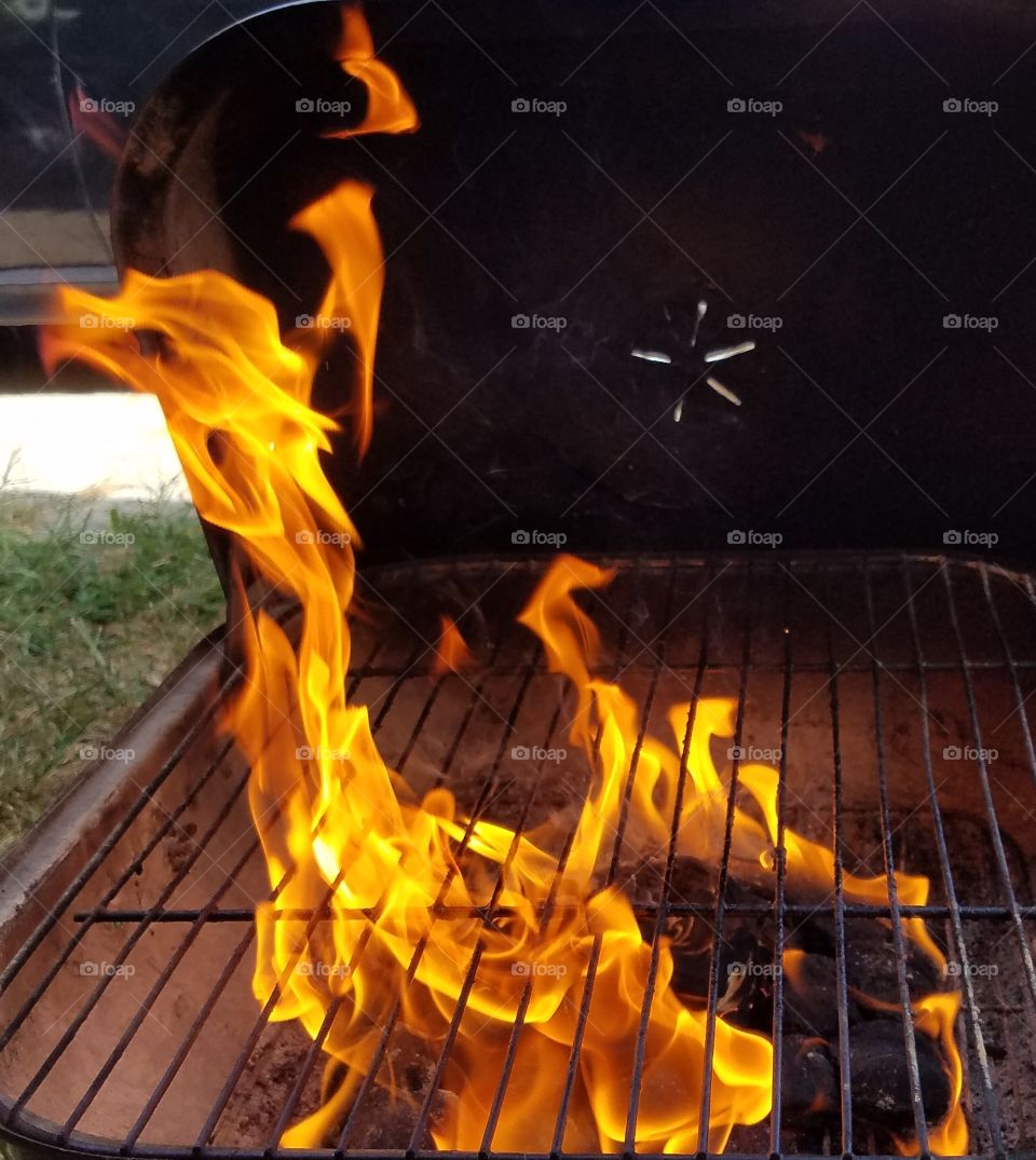 Fire on the grill 4... Dragon flames