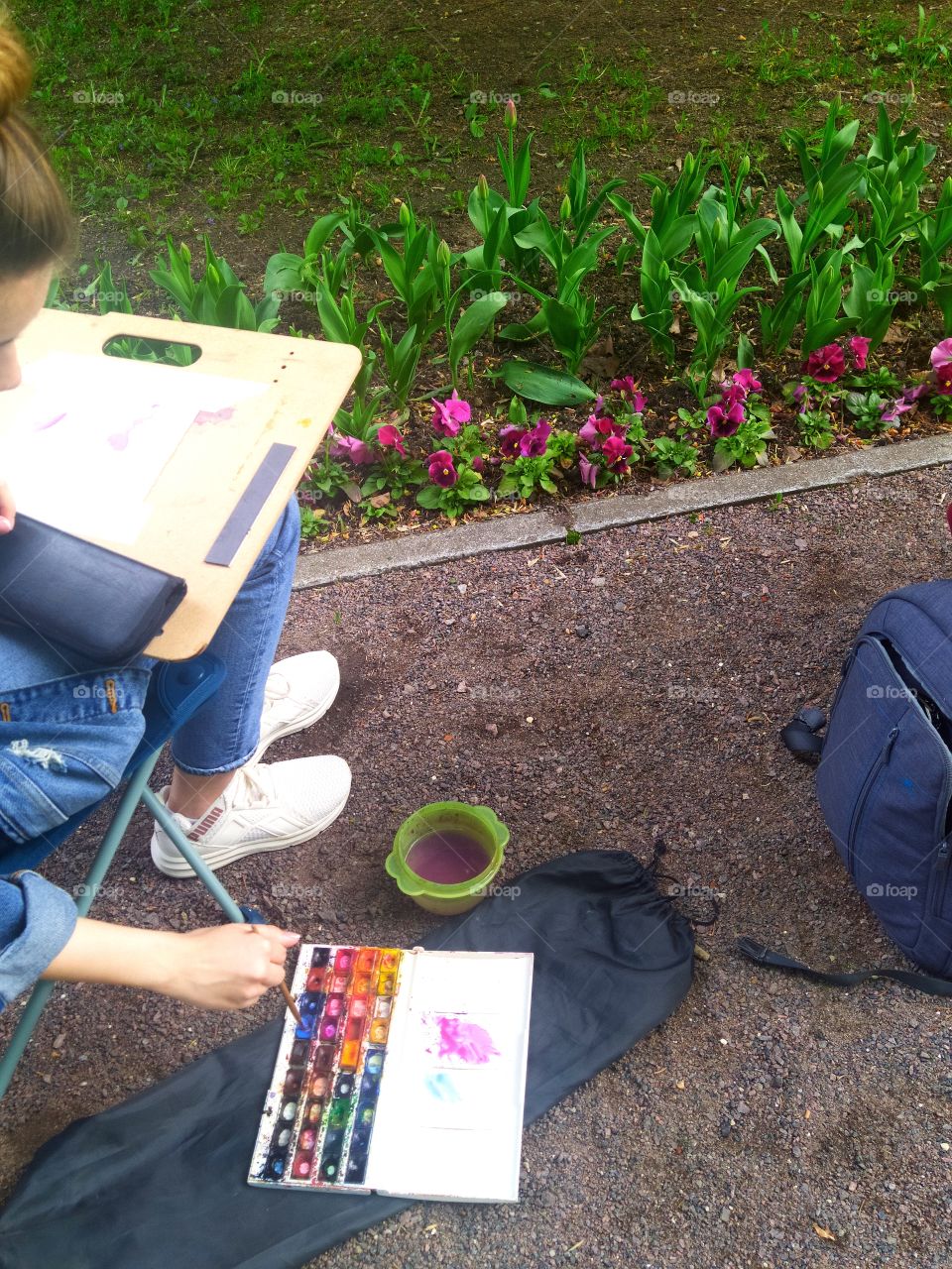 Girl paints flowers from nature