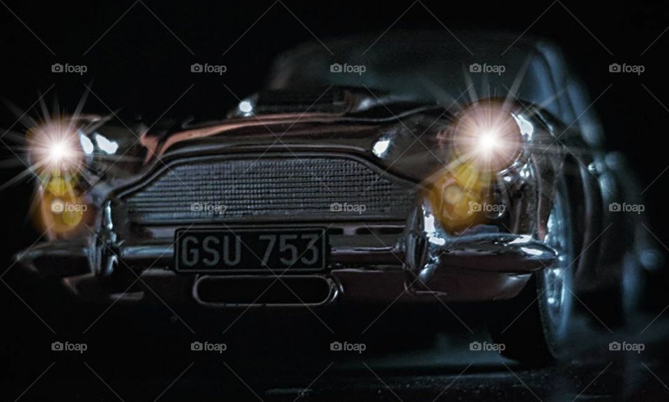 | Aston Martin DB4 - James Bond's car