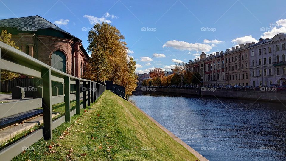 Water channel 💦🍁 City Vibe 💦🍁 Autumn time 💦🍁