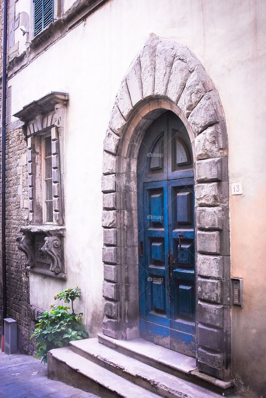 Blue double door in Cortona
