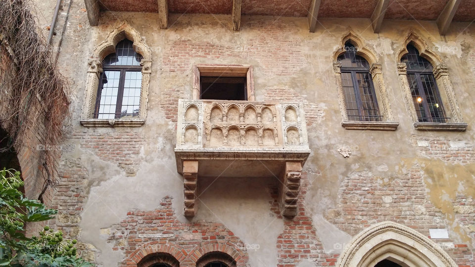 Romeo and Juliet. balcon in verona