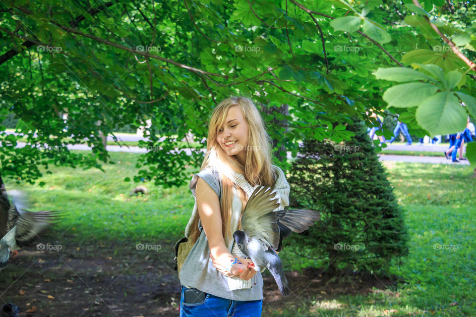 girl and pigeons