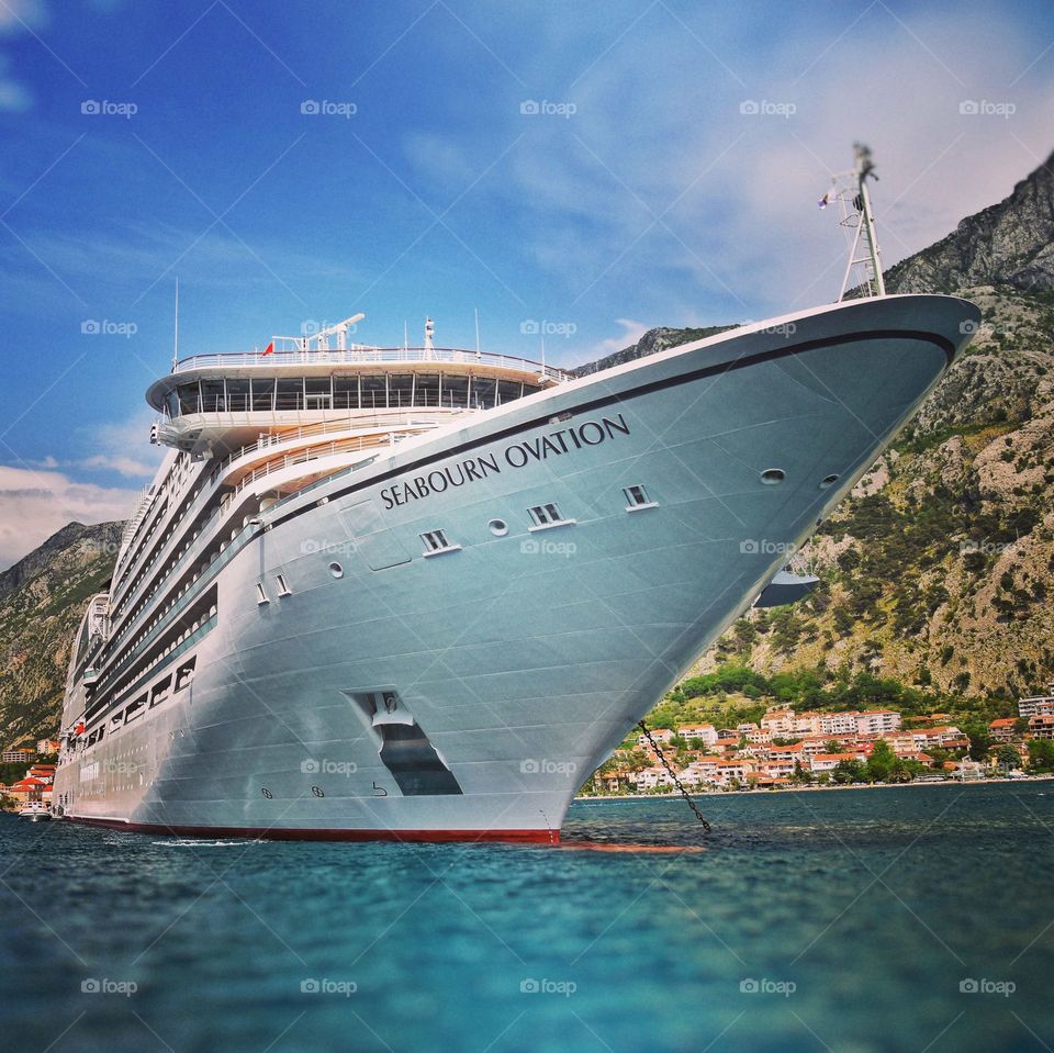 Seabourn Ovation cruise ship 